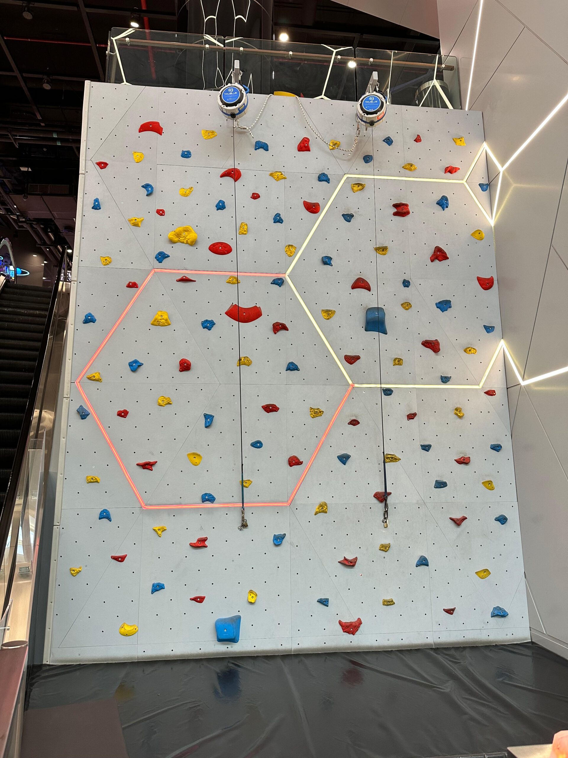 Al Zahia Mall-Climbing Wall-Maf (2)