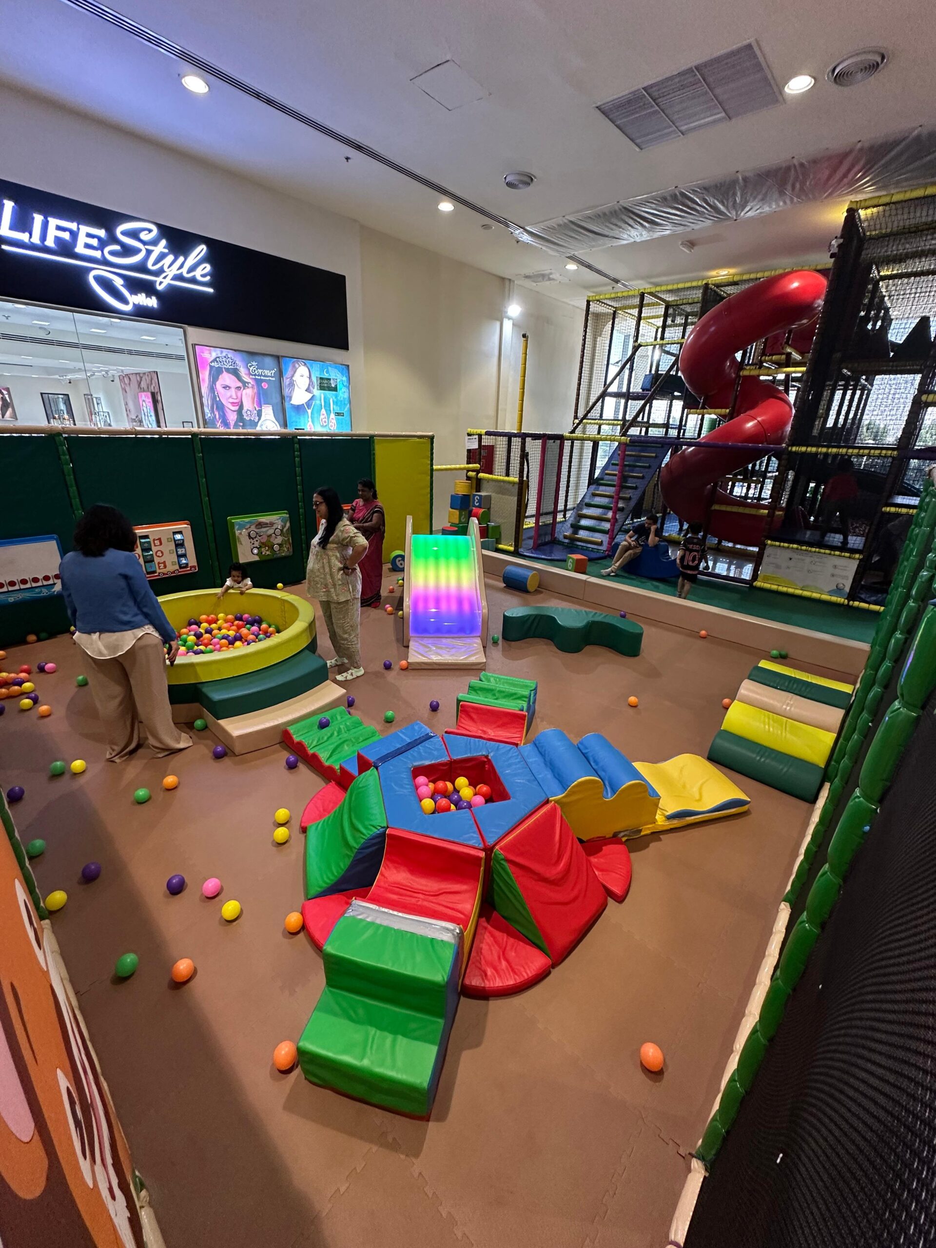 Robotika-Outlet Mall (11)